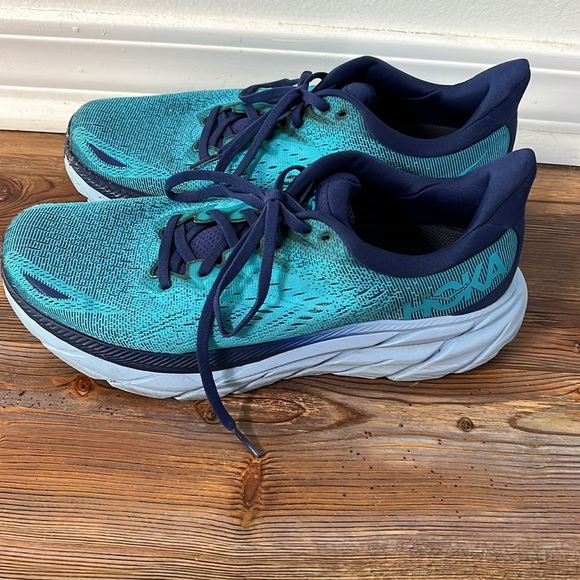 Hoka Clifton women’s 10.5 wide running shoes - Picture 4 of 5